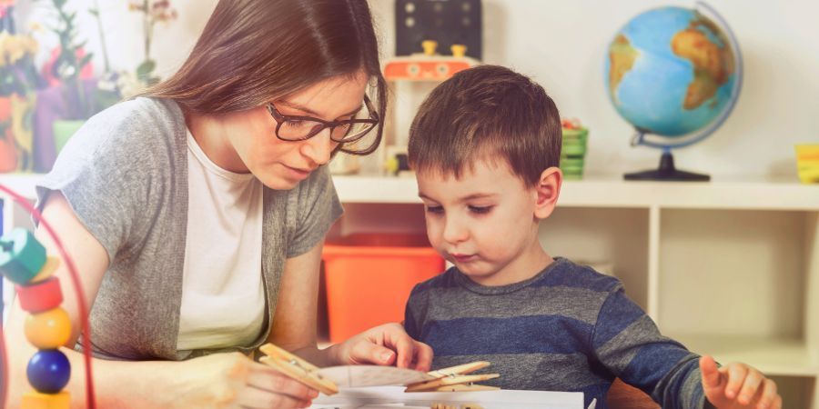 Un Mundo de Creatividad y Aprendizaje en las Manos de los Más Pequeños