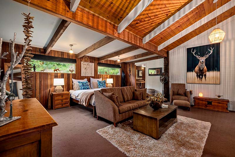 alojamiento rural sostenible con materiales naturales